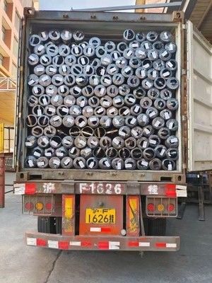 กรณี บริษัท ล่าสุดเกี่ยวกับ ผ้า Oxford โพลีเอสเตอร์ 300D เคลือบ PVC สั่งทำสำหรับกระเป๋าเป้สะพายหลังส่งไปอเมริกาใต้